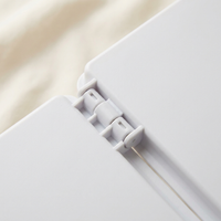 Detalle de las bisagras reforzadas y los paneles plegables de la tabla RollFold Pro